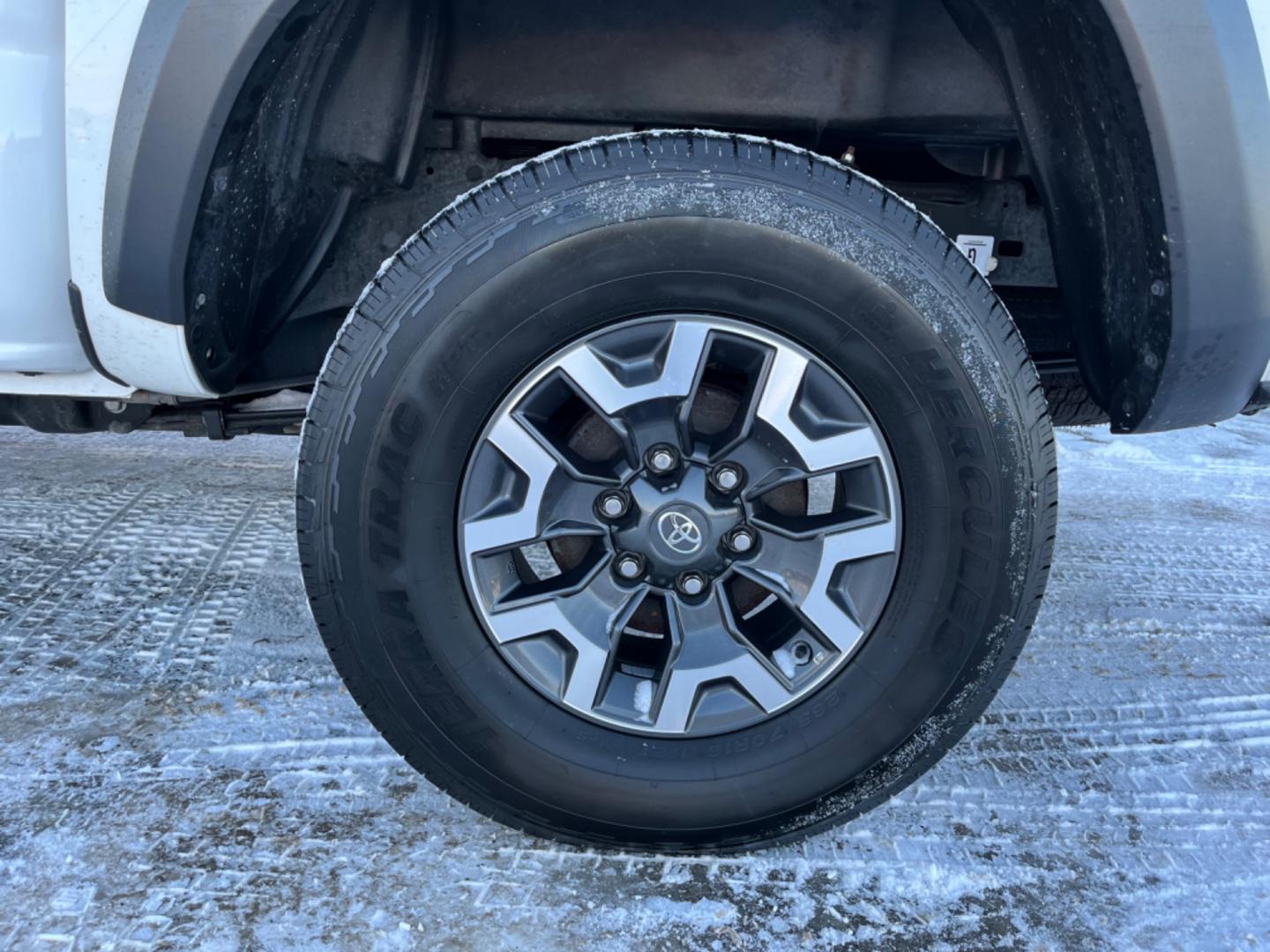 2022 WHITE /charcoal cloth TOYOTA TACOMA SR V6 (3TMCZ5AN6NM) with an 3.5L engine, Automatic transmission, located at 1960 Industrial Drive, Wasilla, 99654, (907) 274-2277, 61.573475, -149.400146 - Photo#15